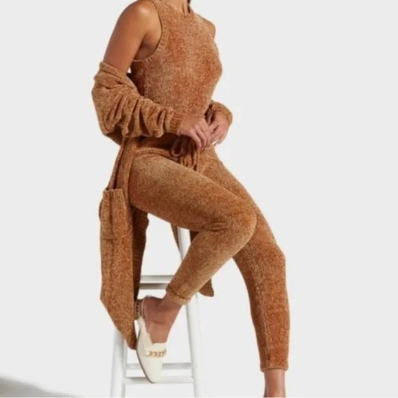 Gorgeous 2 piece rust colored comfy lounge set 🤩 - Picture 2 of 14